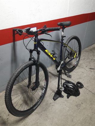Bicicleta BH con accesorios