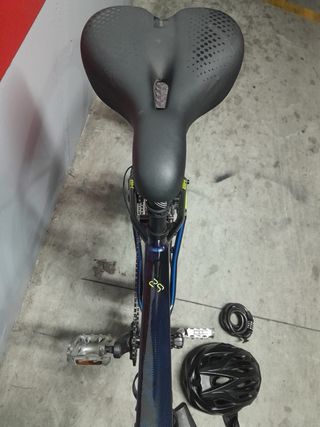 Bicicleta BH con accesorios