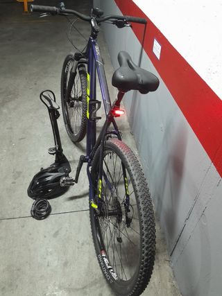 Bicicleta BH con accesorios