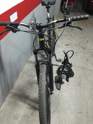 Bicicleta BH con accesorios