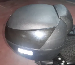 Baúl maleta traseraTop Case Shad 46L con RESPALDO