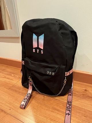 Mochila BTS Negra con detalles rosas