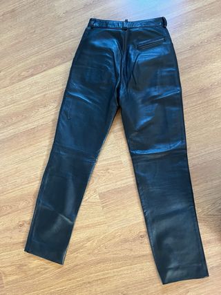 Pantalones negros de piel