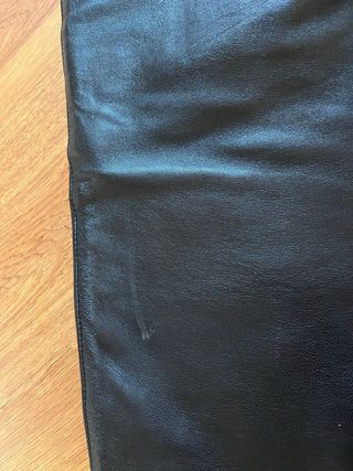 Pantalones negros de piel