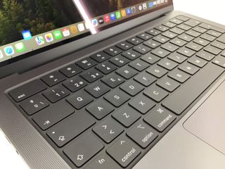 portatil apple apple macbook pro m3 pro 12-core 4.0 14 (18gpu)(2023)(a2992)