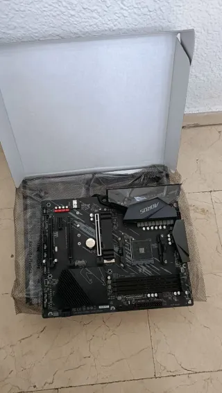 Gigabyte AORUS