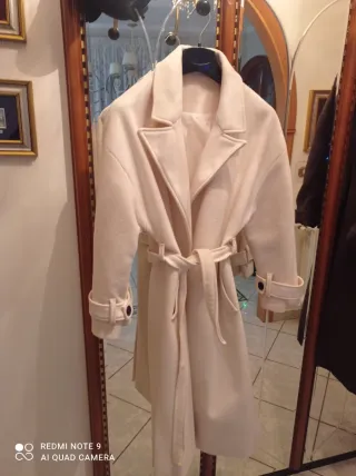 Cappotto beige con cintura
