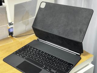 iPad Pro 12.9 5a Gen 128GB WiFi + Teclado