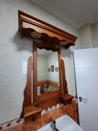 Espejo de madera para baño
