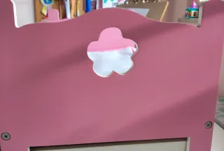 Cama para muñecos rosa con cajón