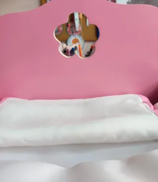 Cama para muñecos rosa con cajón
