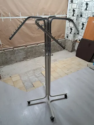 Perchero Burro Industrial con Ruedas