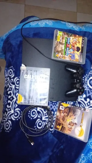 Consola PS3 con juegos y mando