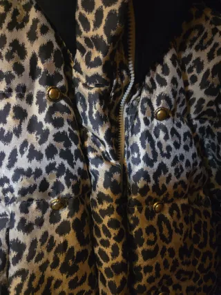 Anorak acolchado estampado leopardo