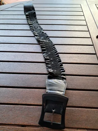 Cintura elastica nera con fibbia