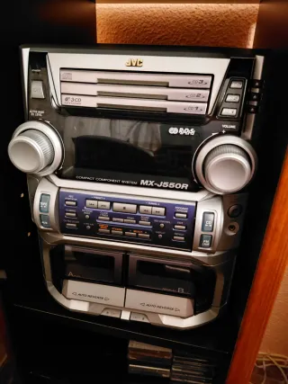 Equipo de música JVC con mueble