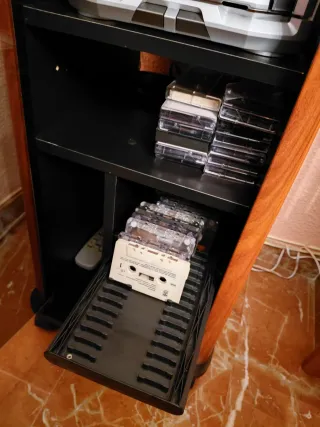 Equipo de música JVC con mueble