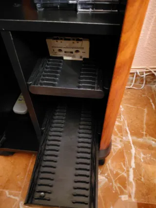 Equipo de música JVC con mueble