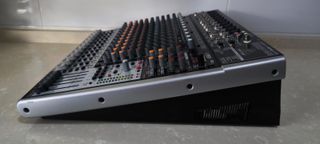 Mesa de mezclas Behringer Xenyx X2442USB