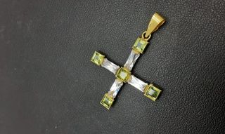 colgante oro 18k con piedra con circonita