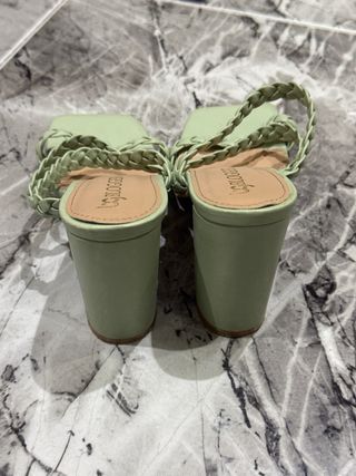 Sandalias tacón verde menta trenzadas