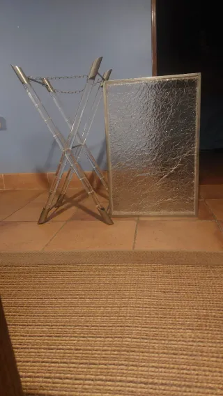 Mesa abatible de metacrilato