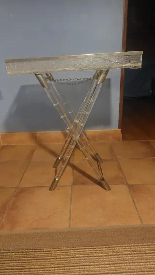 Mesa abatible de metacrilato