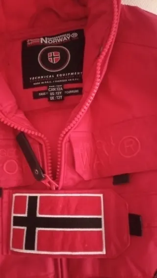 Anorak Geographical Norway Rojo