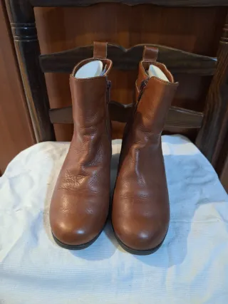 Botines de Piel Marrones con Hebilla