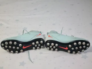 Botas de fútbol Nike Phantom Luna talla 38