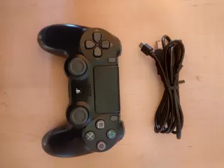 PS4 Slim 1TB Negra + Mando