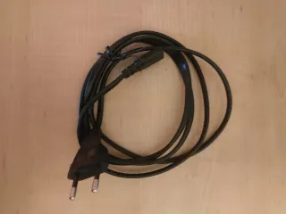 PS4 Slim 1TB Negra + Mando