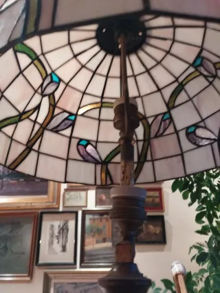 Lámpara de mesa Tiffany cristal y metal