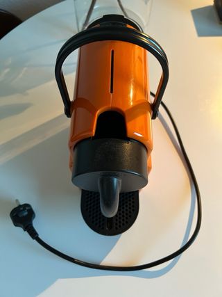 Cafetera Nespresso Inissia Delonghi Naranja