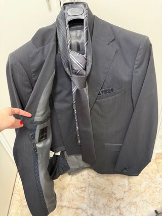 Dos trajes Zara,americana y pantalón,dos corbatas