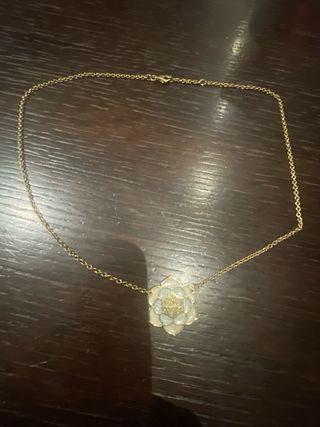 Collana con ciondolo fiore smaltato