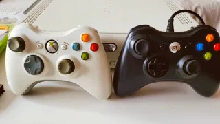 Xbox 360 Blanca con 9 Juegos y Mandos