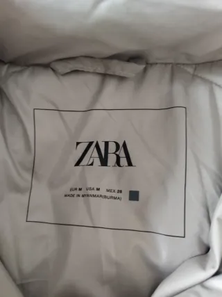 Abrigo plumífero Zara beige con capucha