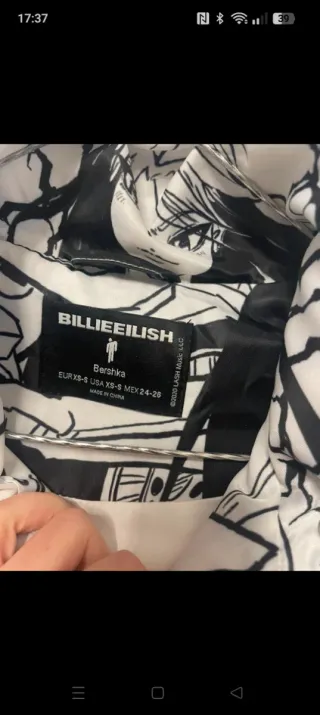 piumino smanicato Billie Eilish StileAnime Bershka