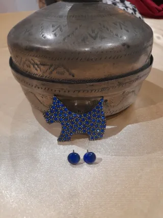 Set spilla cane e orecchini blu