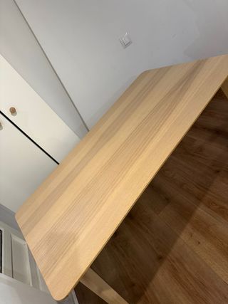 Mesa IKEA de madera clara – muy buen estado