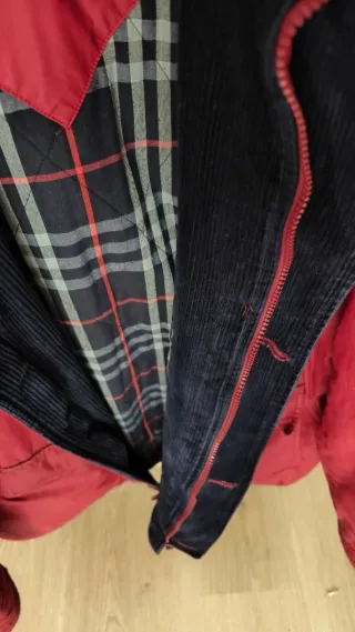 Vintage Burberry parka roja, forro check, pana L