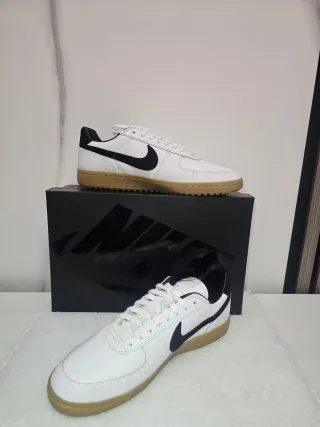 Zapatillas Nike Blancas y Marrones