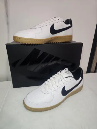 Zapatillas Nike Blancas y Marrones