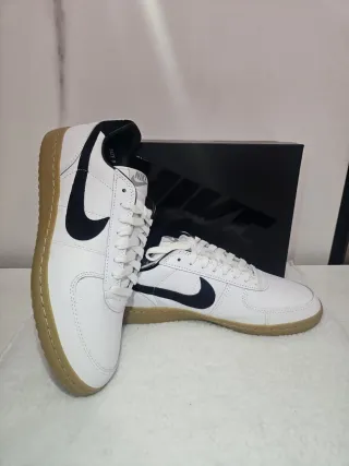 Zapatillas Nike Blancas y Marrones