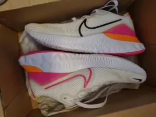Zapatillas Nike Blancas y Rosas