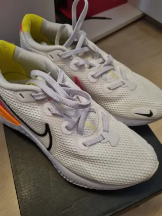 Zapatillas Nike Blancas y Rosas