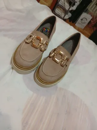 Zapatos Pitillos Beige/Oro Sin Estrenar