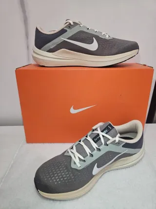 Zapatillas Nike Grises y Blancas