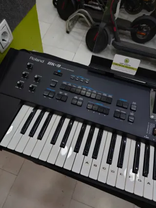 Teclado Roland BK-9